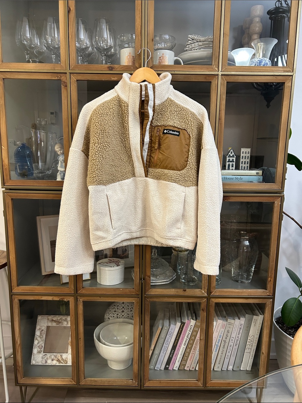 Columbia Women’s Cream and Tan Sherpa Pullover Fleece